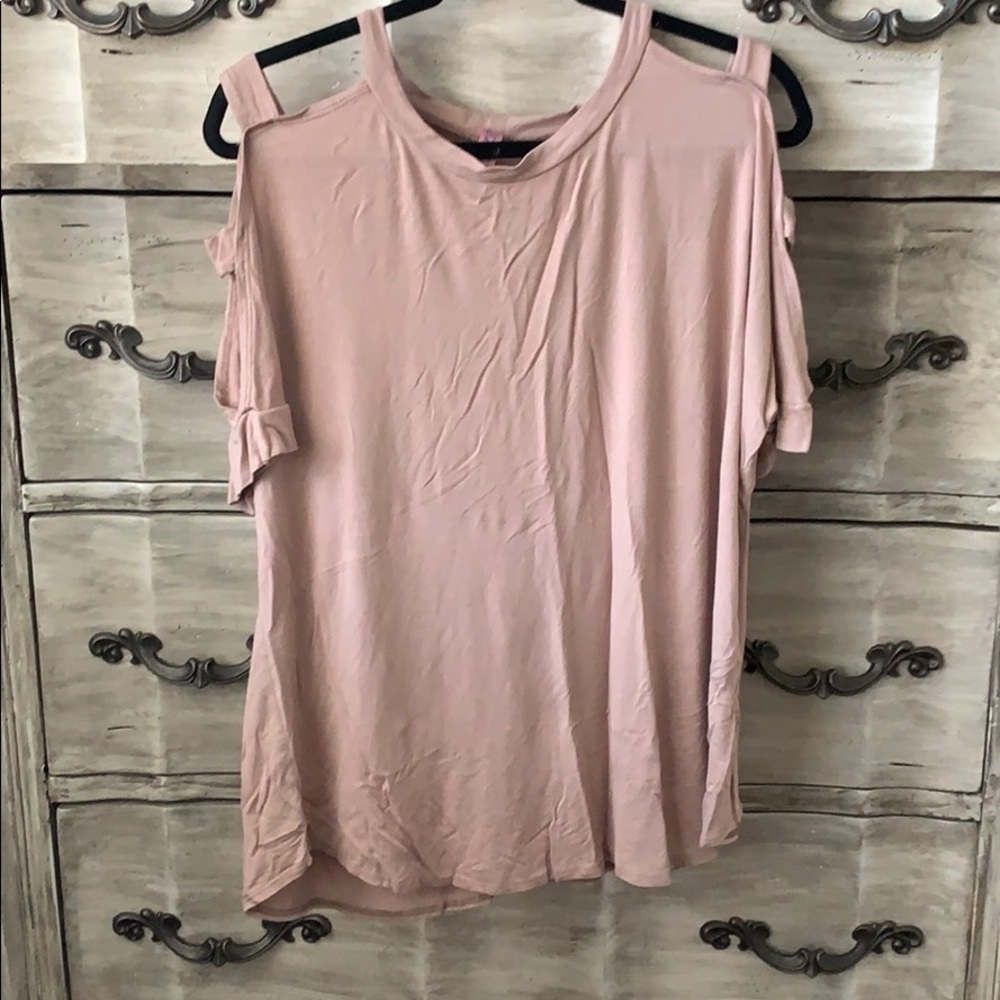 Dazzle up cut out sleeve top. Boutique